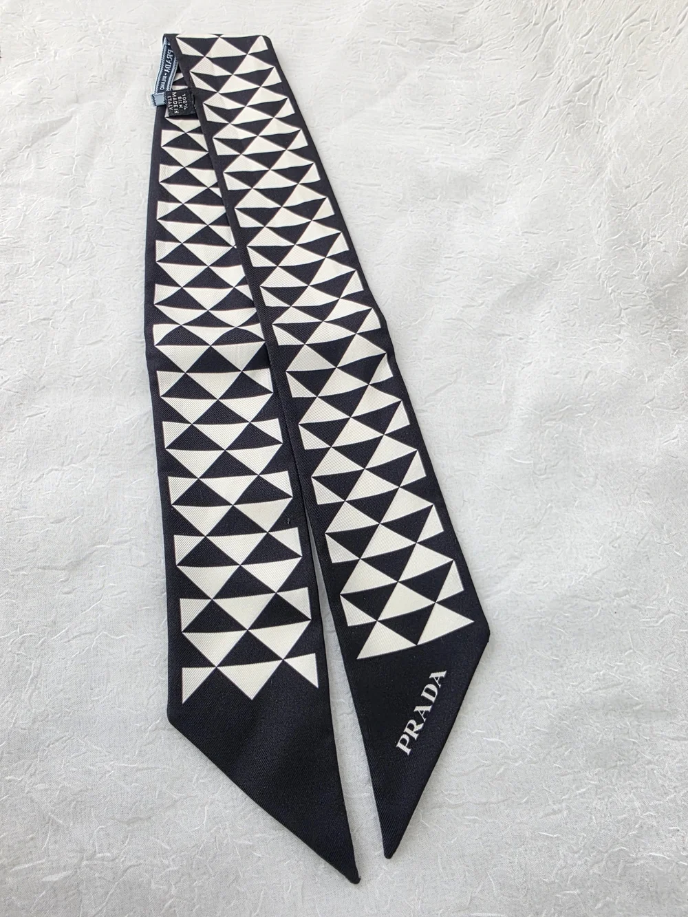 Auth Prada Triangle Geometric Silk Twilly - Picture 4 of 8